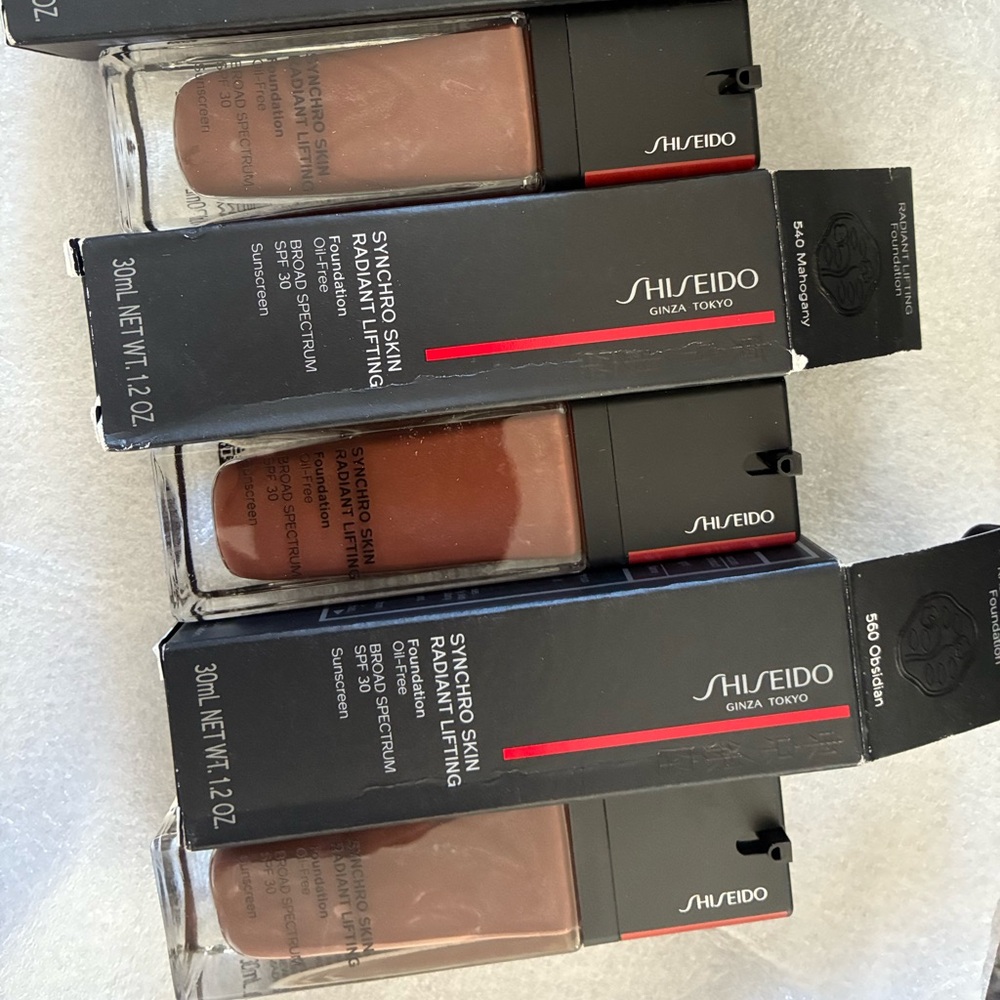 (6 total) Shiseido synchro skin radiant lifting fountain oil free SPF 30